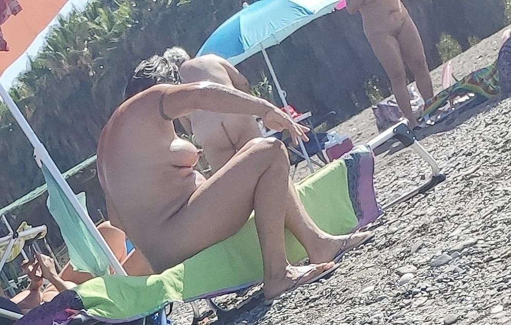 25P First 2020 nudist beach Day
