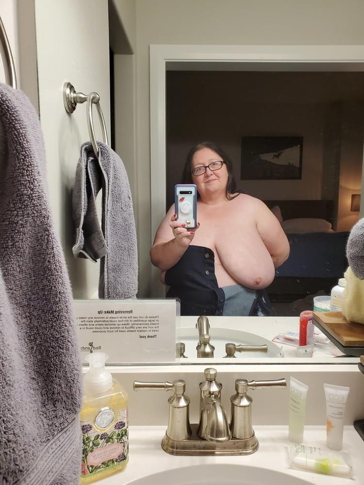 25P Random saggy tits