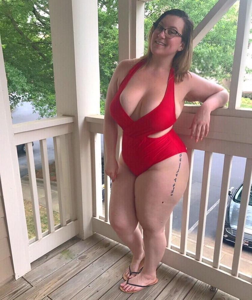 25P Random saggy tits