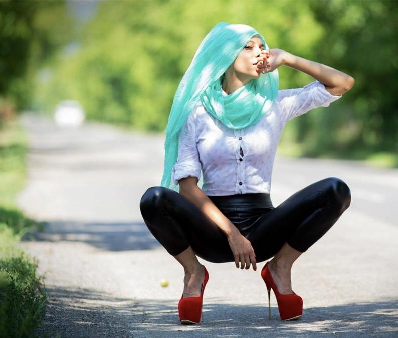25P Niqab hijab nylon heels