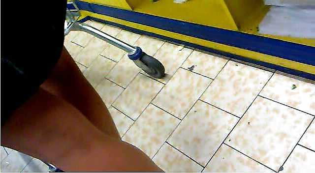 25P Ulica, sklep, bus ...