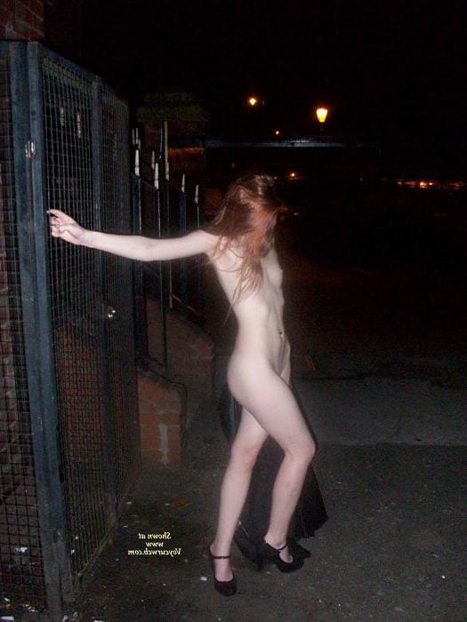 25P Embarrassed nude females