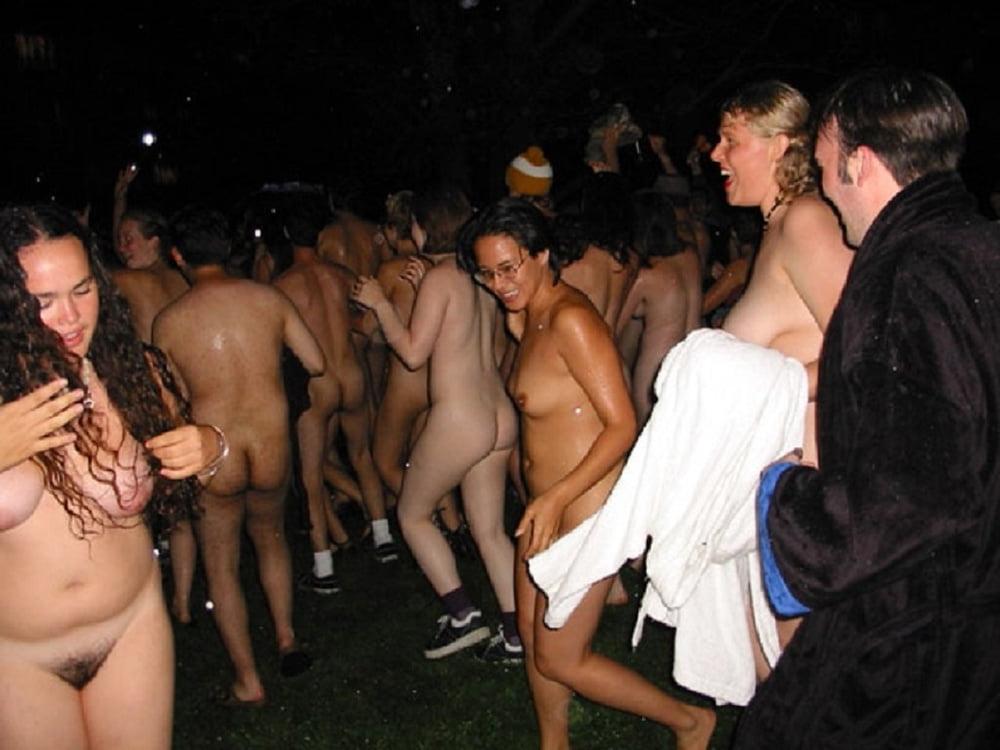 25P Embarrassed nude females