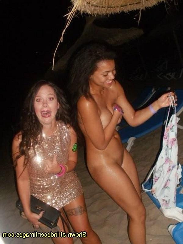 25P Embarrassed nude females