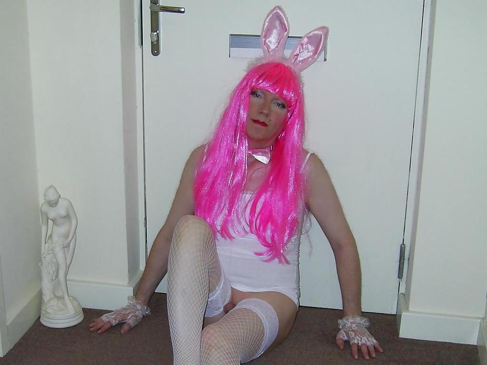 21P Suzi Sucks: Bunny Gurl, 2 of 2