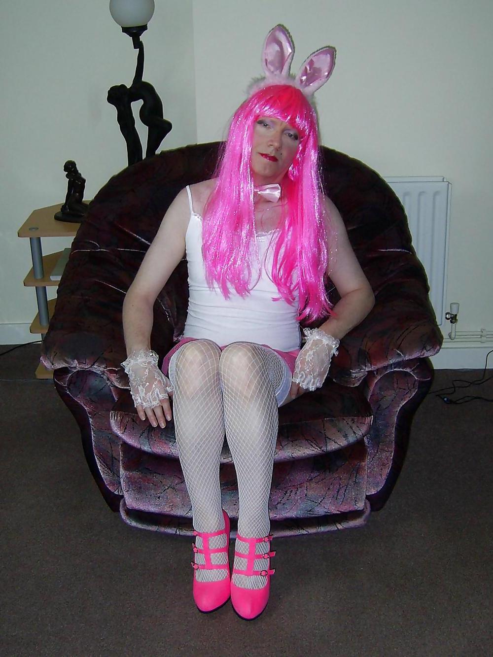 21P Suzi Sucks: Bunny Gurl, 2 of 2