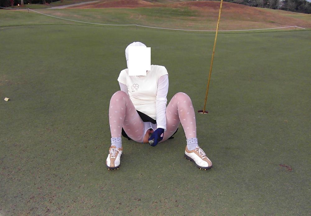 12P Korean girls at golf club