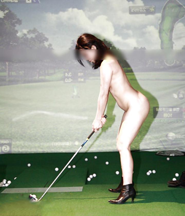 12P Korean girls at golf club