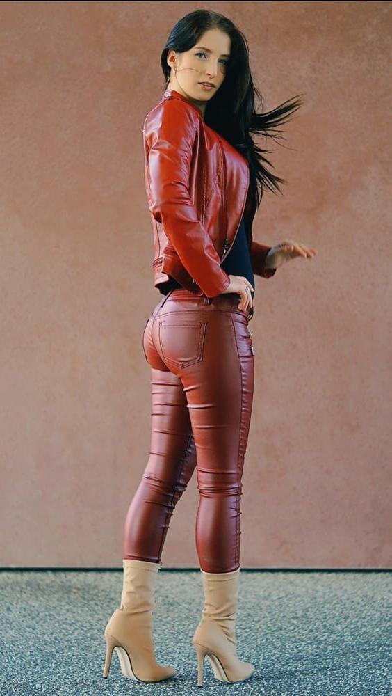 25P Latex and leatherpants 1