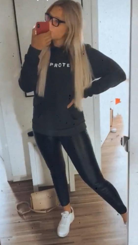 25P Latex and leatherpants 1