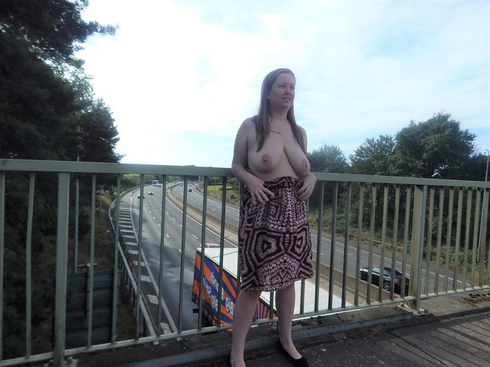 25P uk nude public