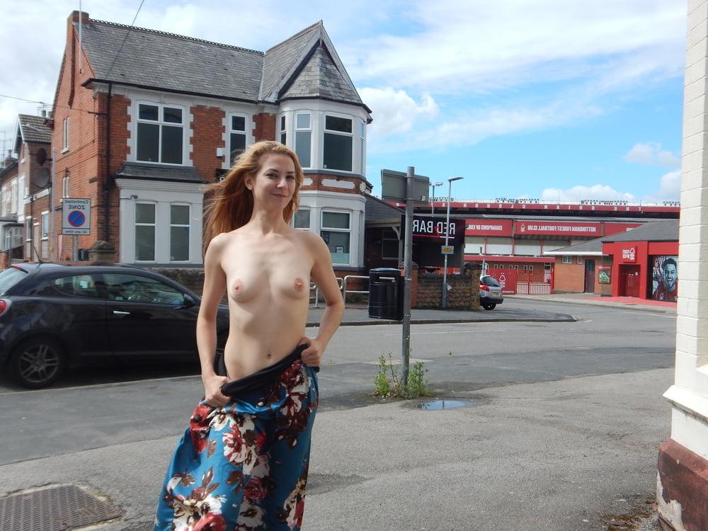 25P uk nude public