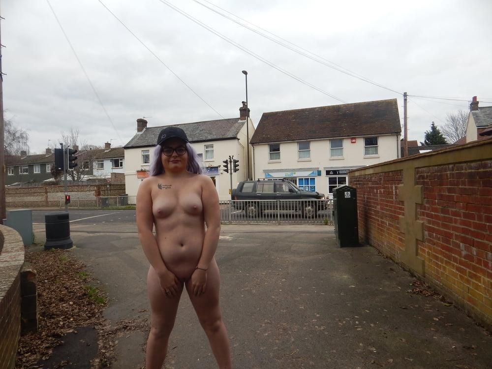 25P uk nude public