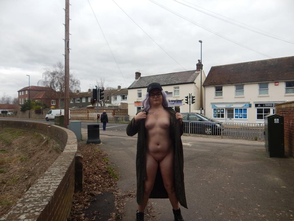 25P uk nude public