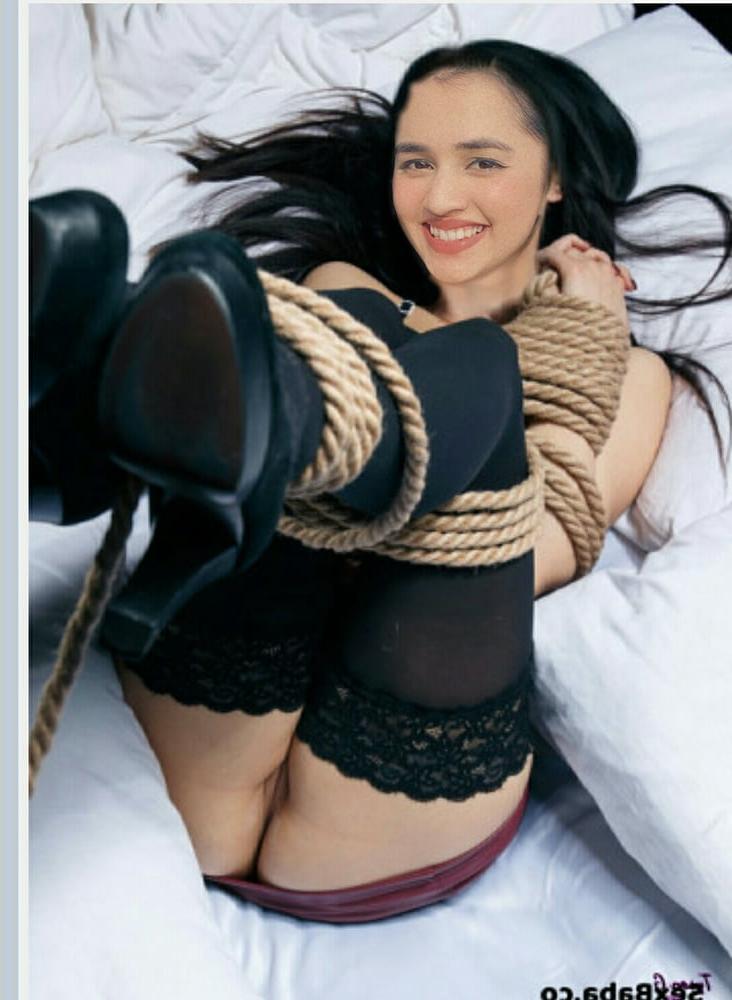25P Ashnoor Kaur nude nangi