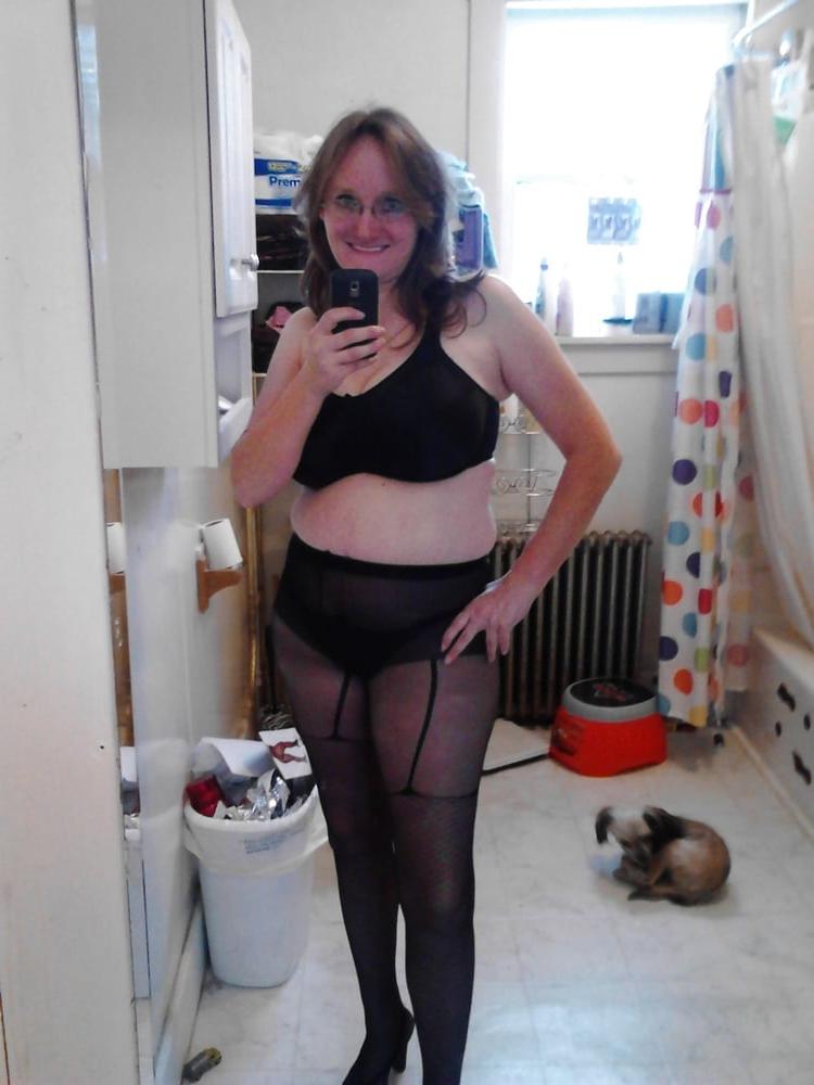 25P Pantyhose Nude MILF