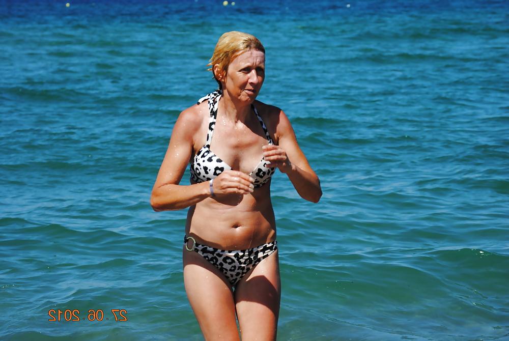 7P Wife in bikini