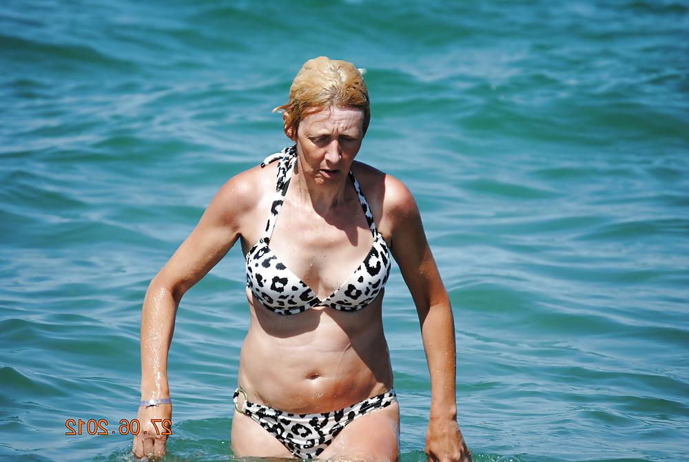 7P Wife in bikini