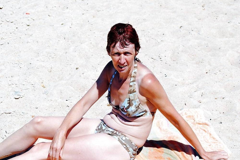 7P Wife in bikini