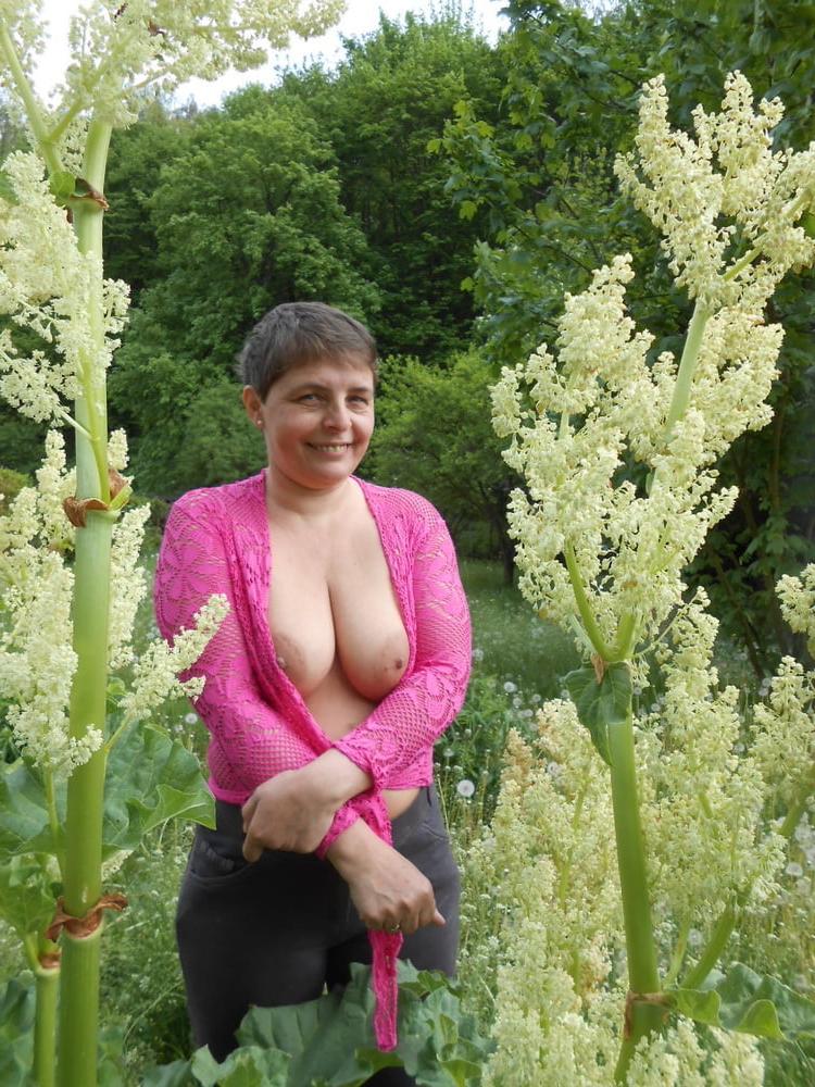 25P Older and hot 154 (Saggy tits outdoor)