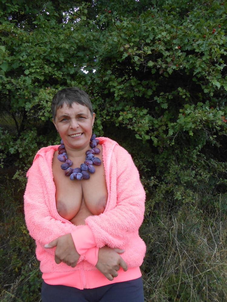 25P Older and hot 154 (Saggy tits outdoor)