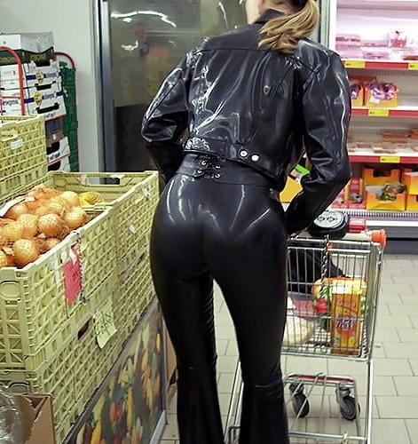 24P Hot Streetgirls in Leather and Latex leggings