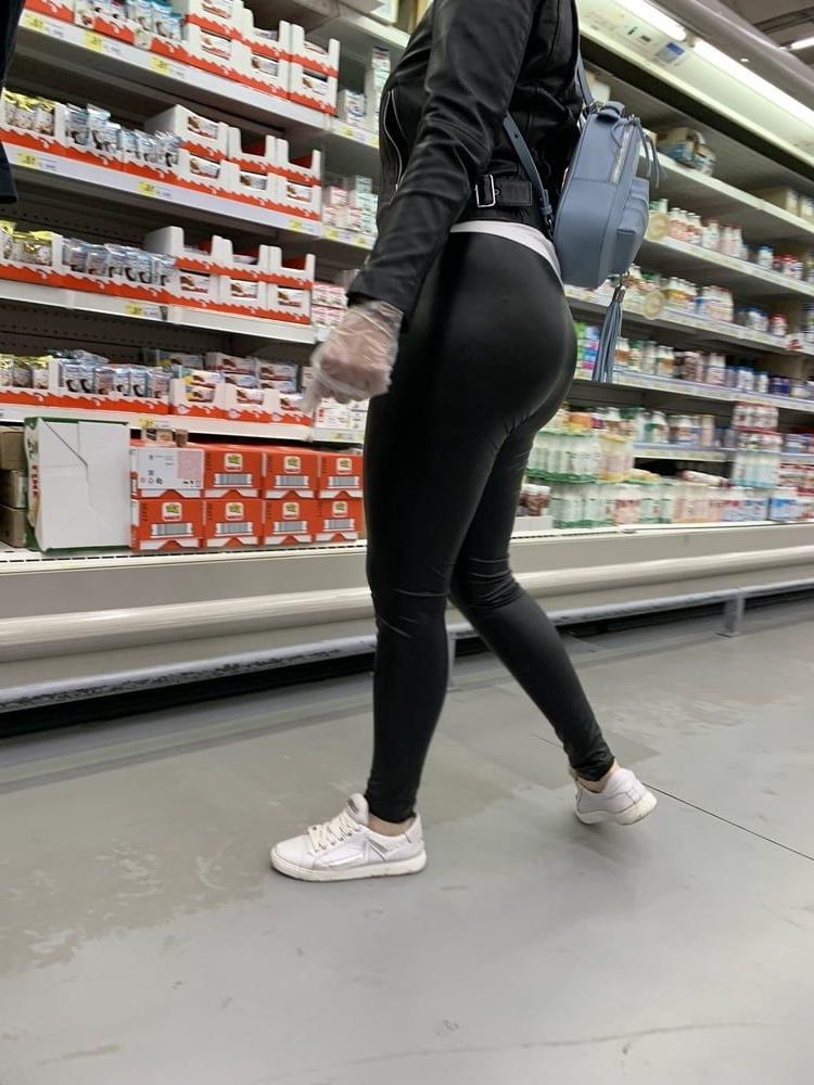 24P Hot Streetgirls in Leather and Latex leggings