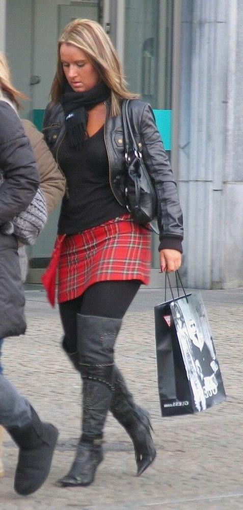 24P Hot Streetgirls in Leather and Latex leggings