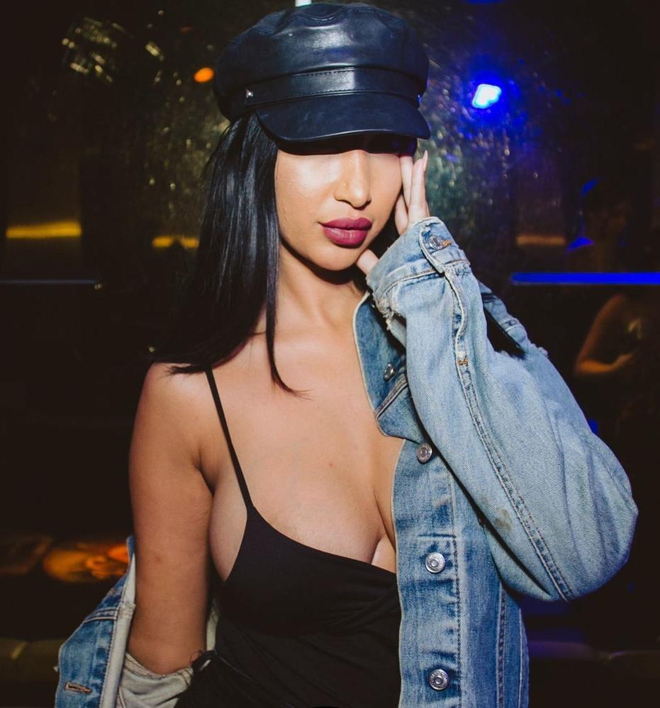 20P Girls partying in club - Paris #97