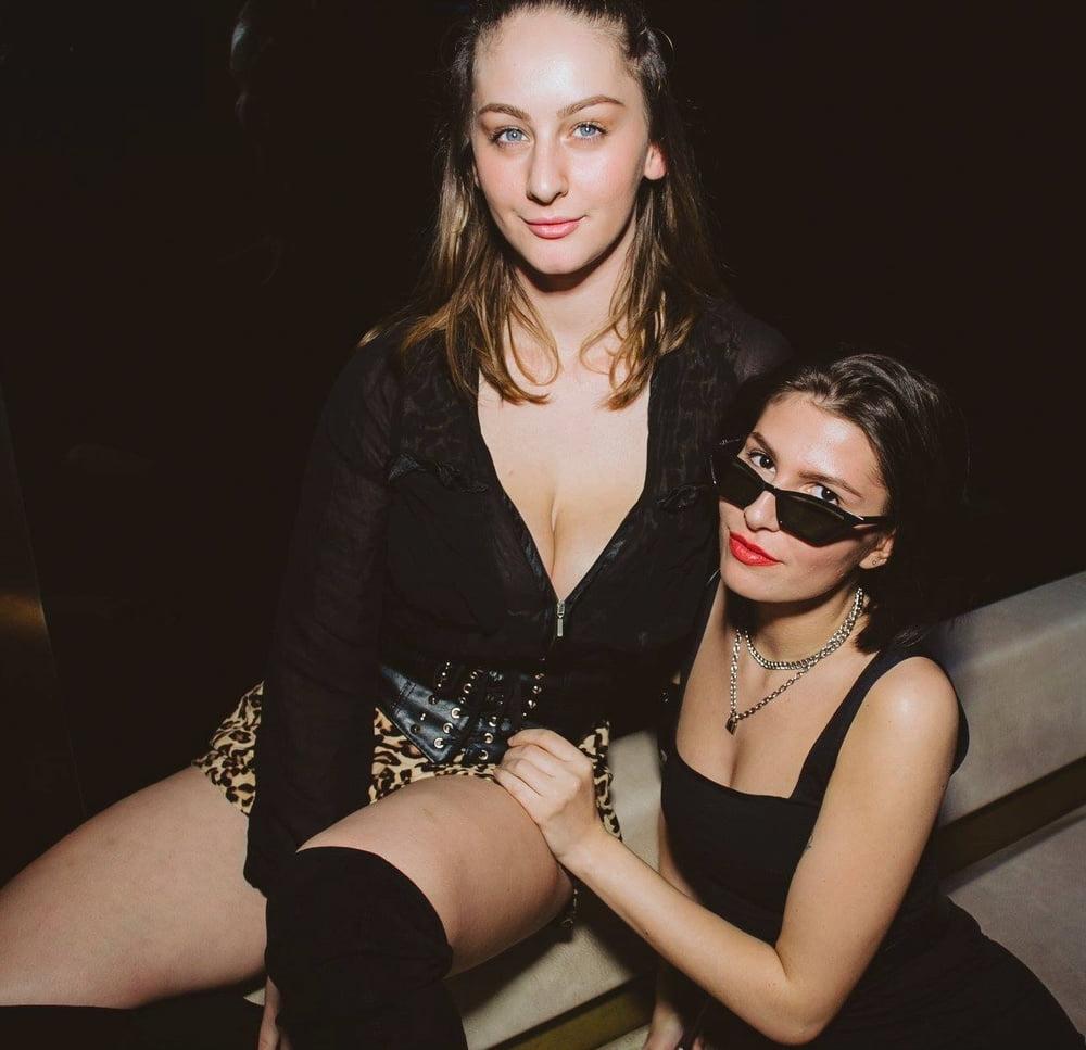 20P Girls partying in club - Paris #97