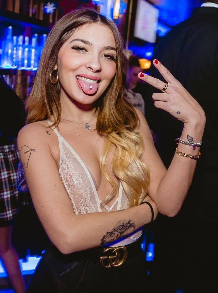 20P Girls partying in club - Paris #97