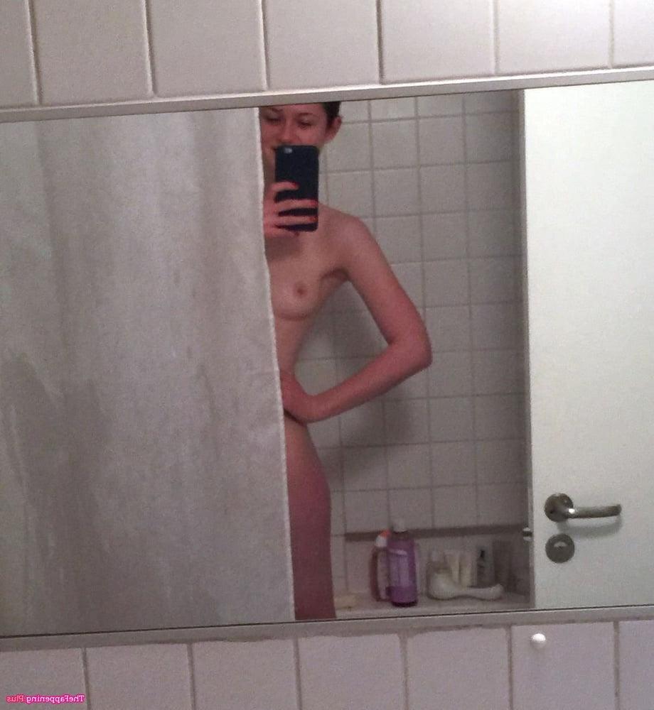 15P bonnie wright actress nude leaked pics