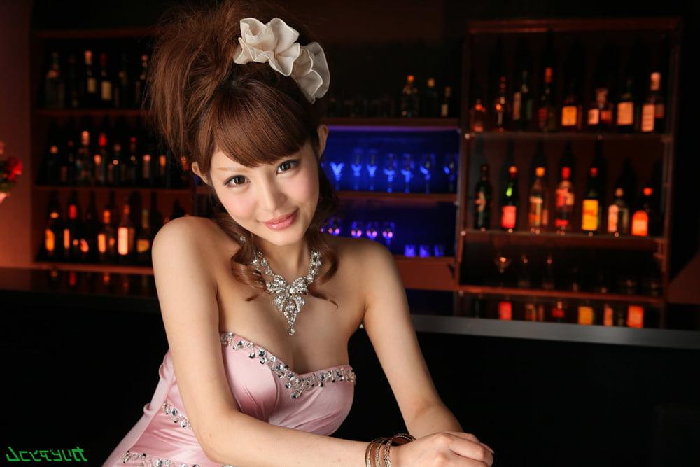25P Makoto Yuki :: Hold A Cabaret club Girl Alone In VIP Course