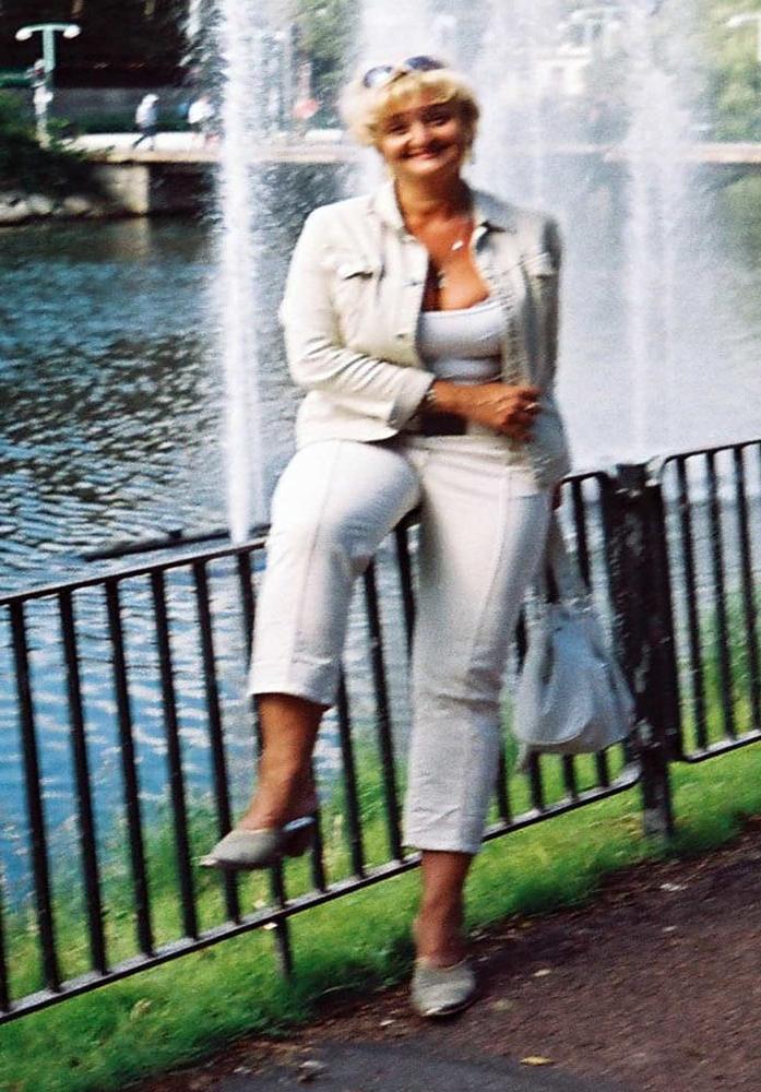 25P White top