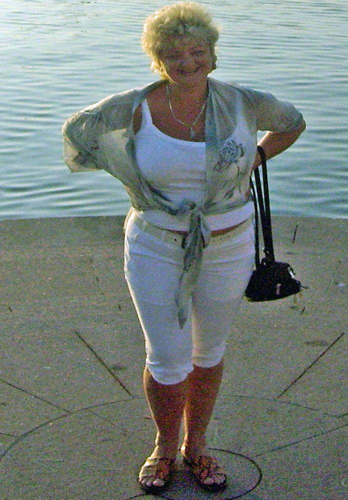 25P White top