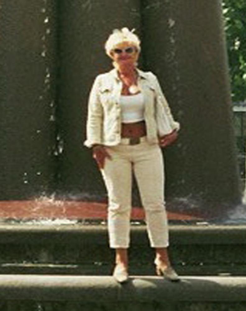 25P White top