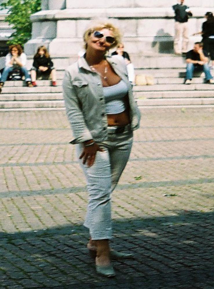 25P White top