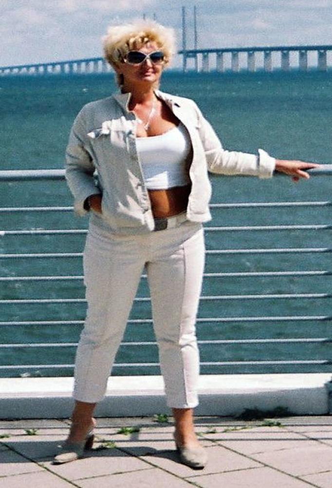 25P White top
