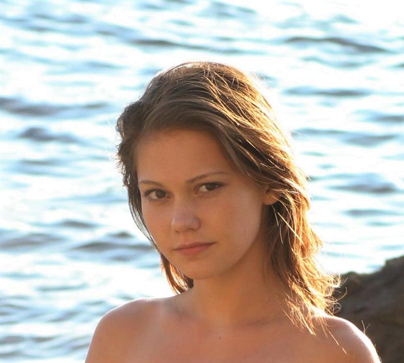 25P ASSOLY NUDE BEACH