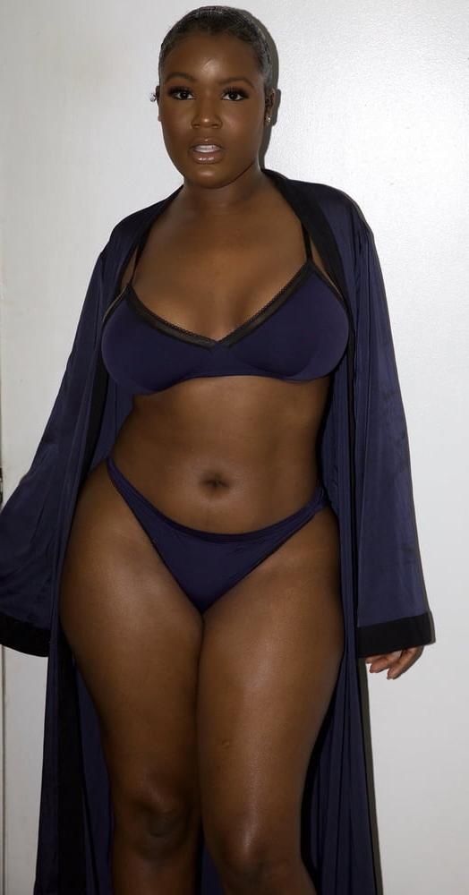 25P EBONY NO NUDE 45