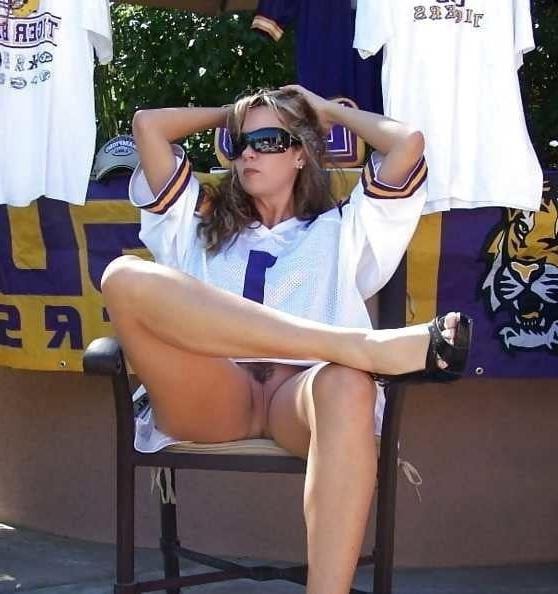 25P Sexy hot wives flashing in stores, clubs, private places 3