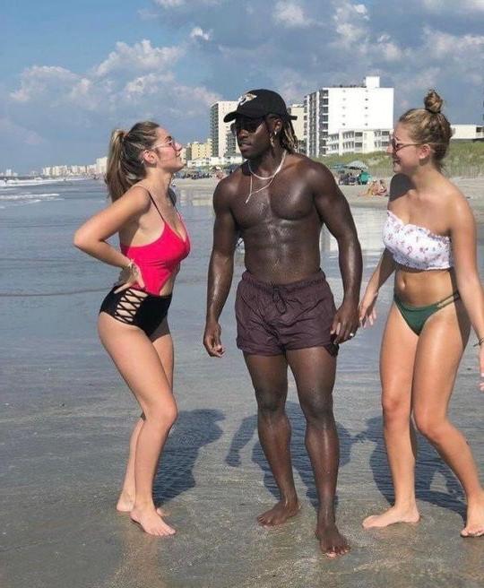 16P Bikini Clad White Women With Black Men 16