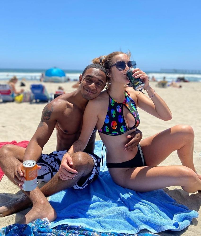 16P Bikini Clad White Women With Black Men 16