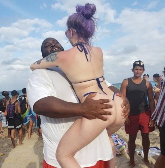 16P Bikini Clad White Women With Black Men 16