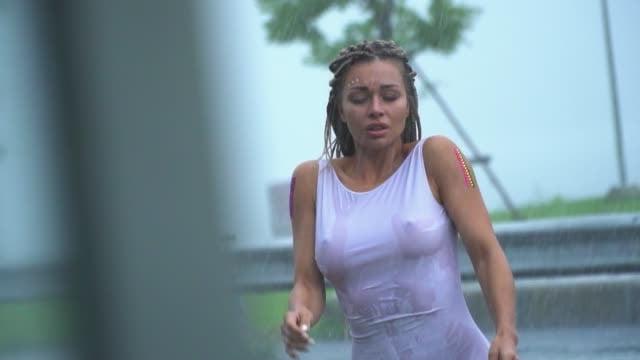 18P She's Wet