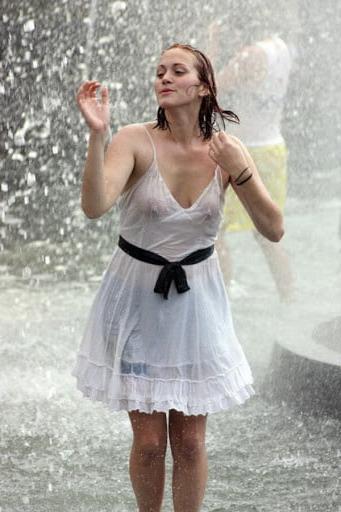 18P She's Wet