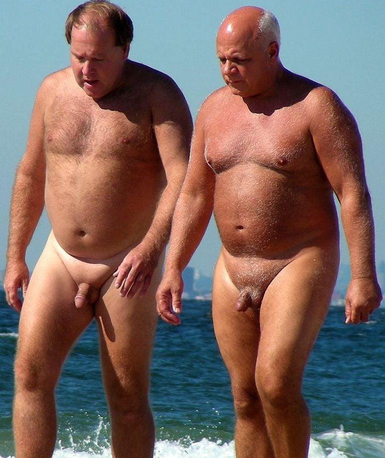 25P 0792 Nude beach closeup