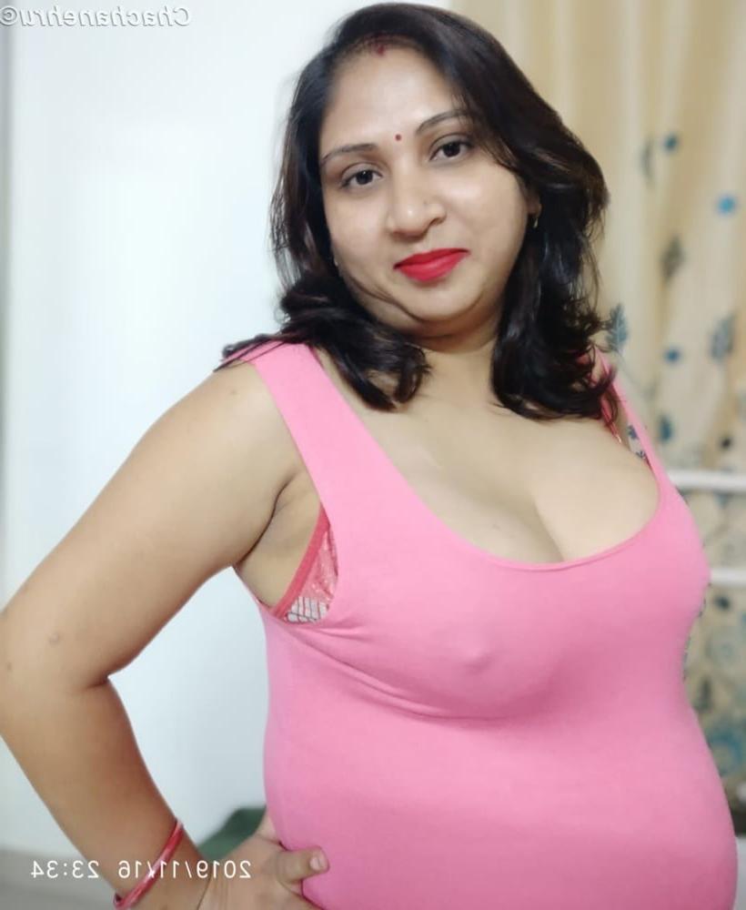 25P Urvashi (Savi) bhabhi show nude #6