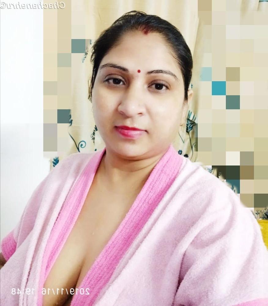 25P Urvashi (Savi) bhabhi show nude #6