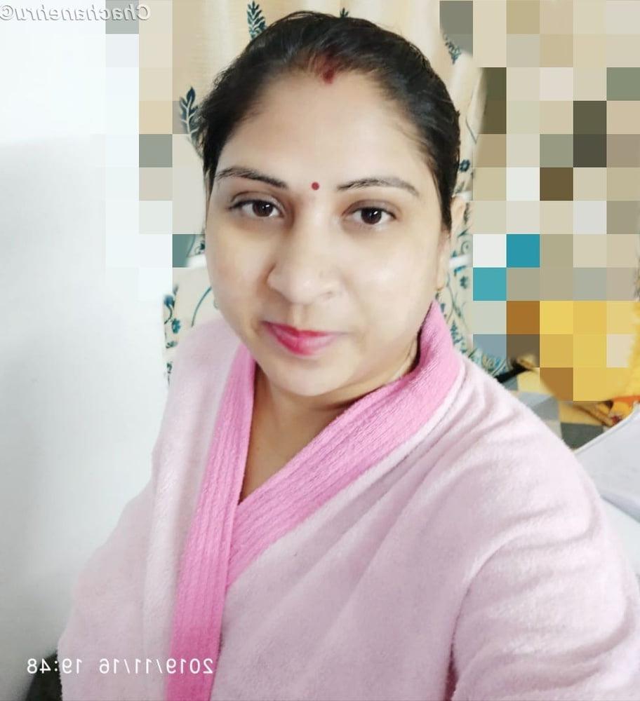 25P Urvashi (Savi) bhabhi show nude #6